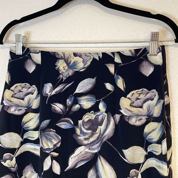 Vintage woman’s navy floral maxi skirt | size 7 - Picture 3 of 8